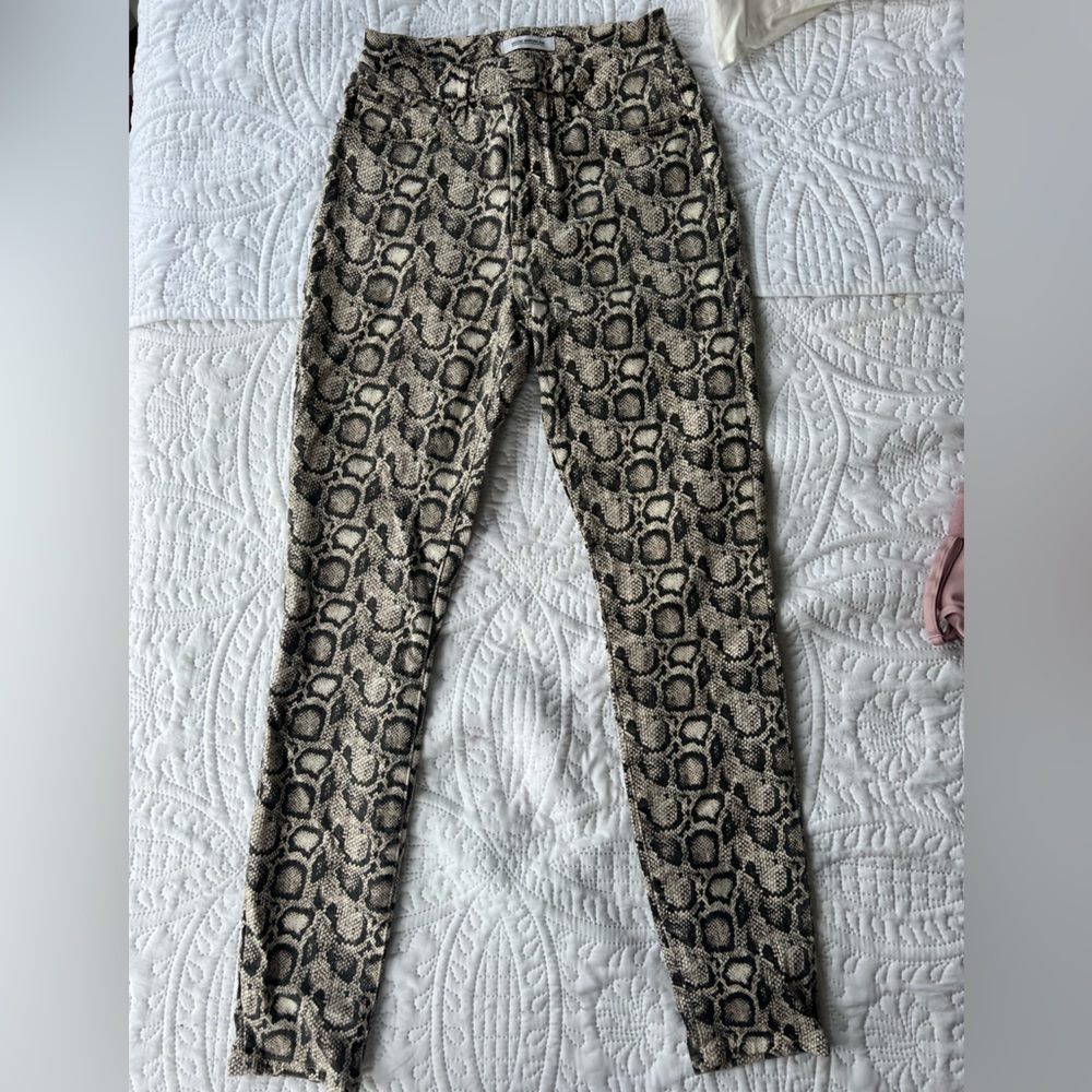 Good American Snakeskin Jeans in Size 4/27